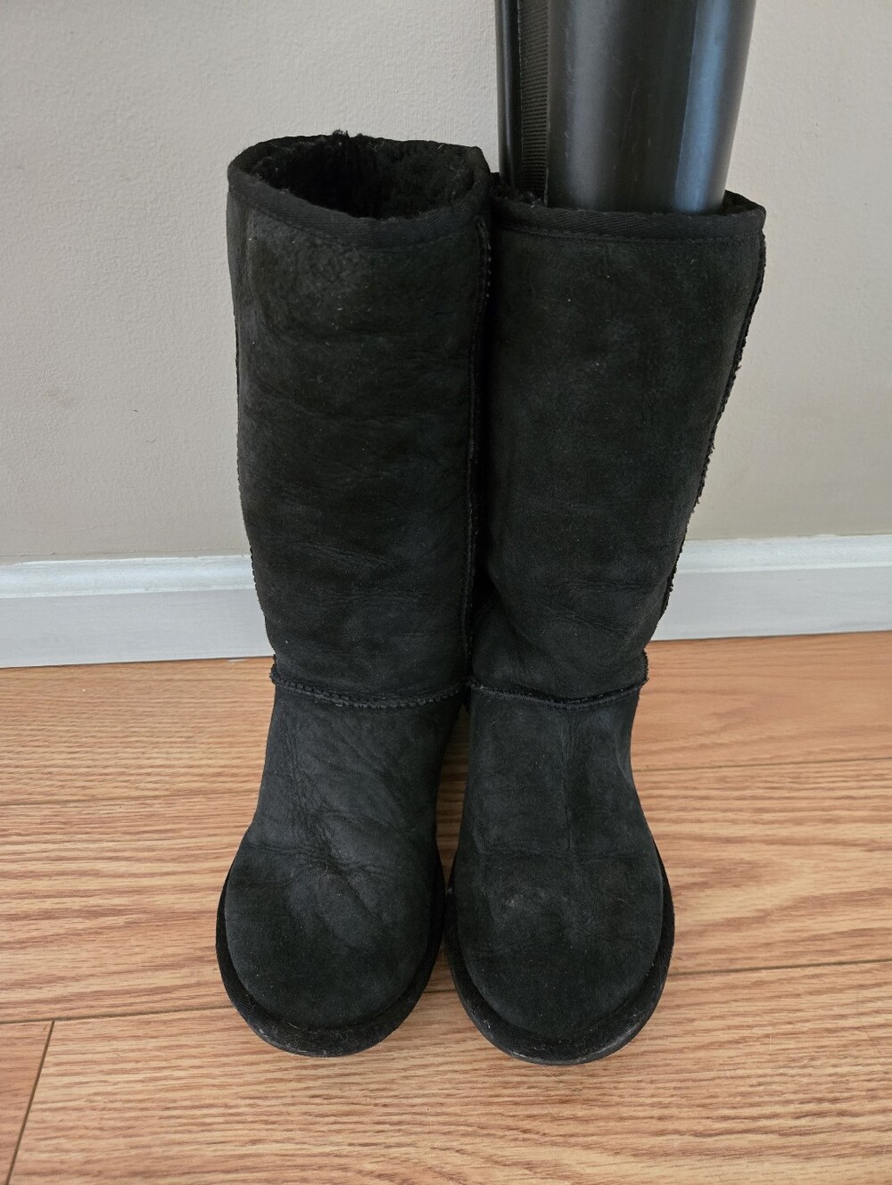 UGGS Australia Women's Black Suede Winter Boots - Classic Pull-On Style